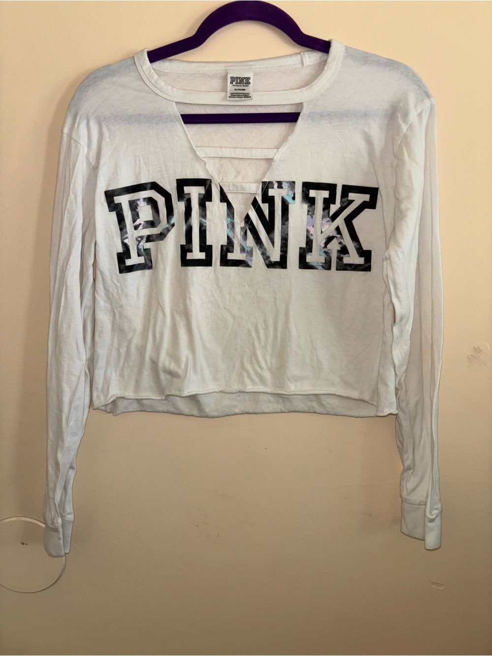 PINK Victoria's Secret White Long-Sleeve Logo V-Cut Crop Top